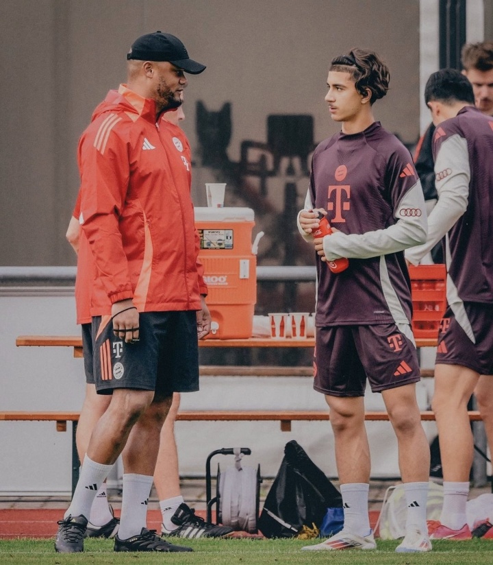 记者：多队有意明夏免签拜仁18岁边锋利奇纳，拜仁希望与球员续约