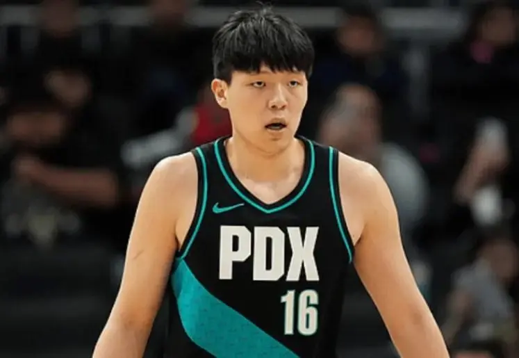 官方App-杨瀚森首节出战5分钟，1投0中，得到0分3篮板0助攻